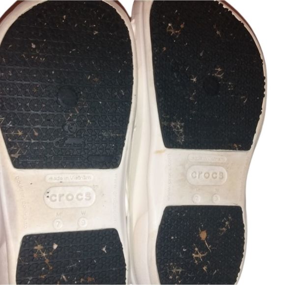 CROCS White Unisex Sandals - Picture 12 of 16